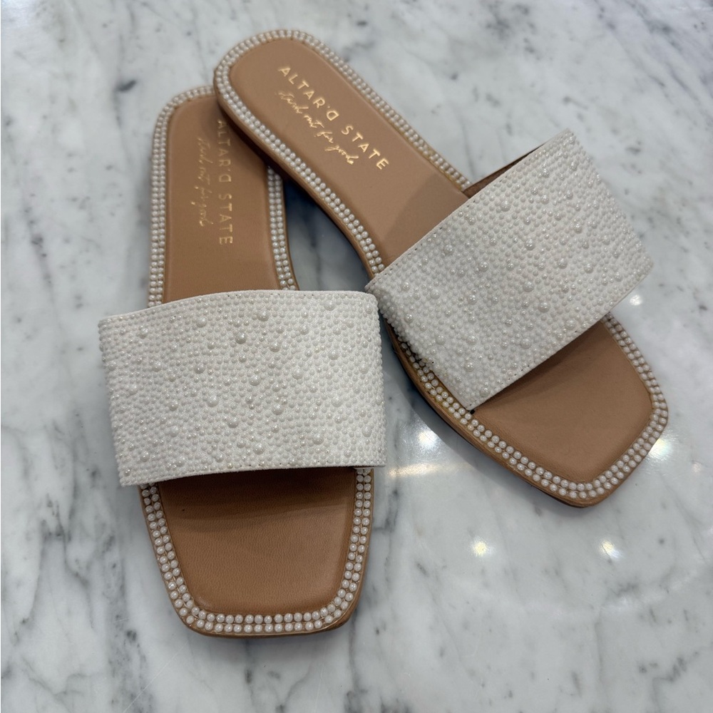 NWT Altar'd State Women's White Bridal Pearl Slide Sandals Size 7.5